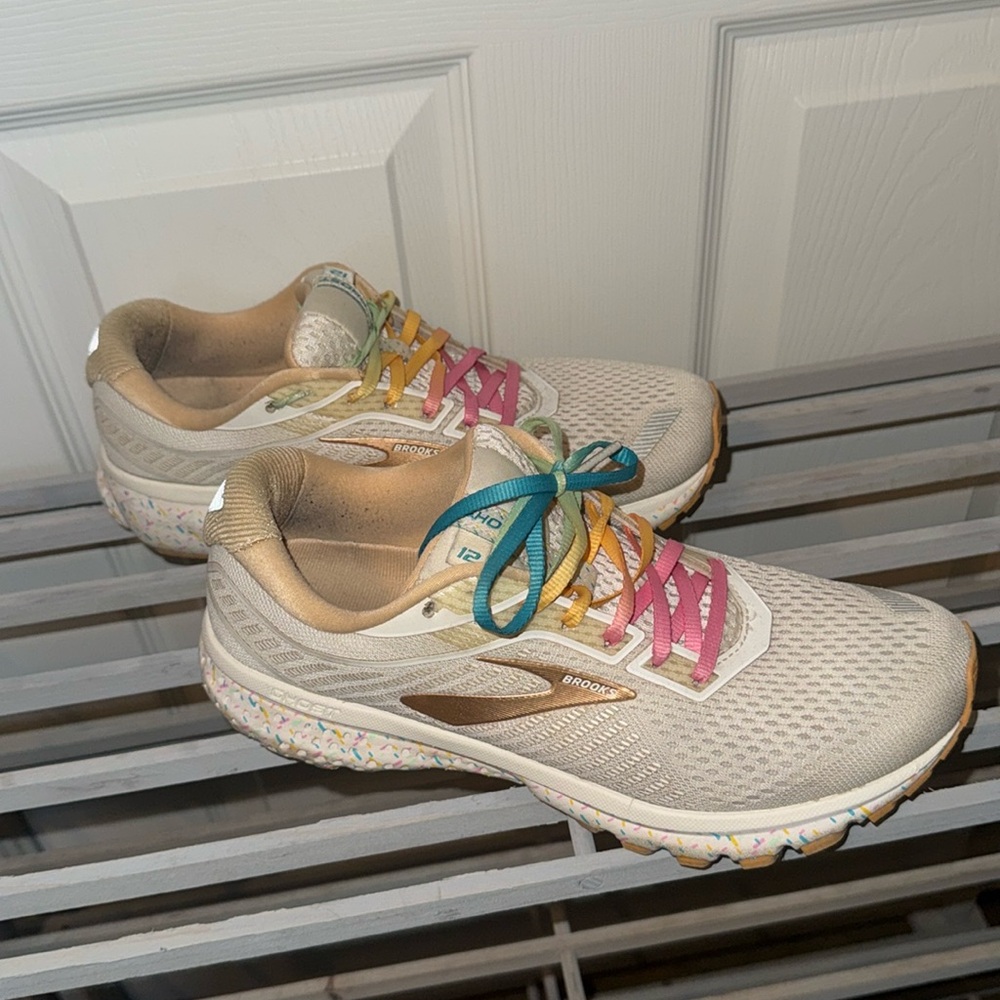 Women’s “Vanilla Sprinkles” Brooks Ghost Sneakers!